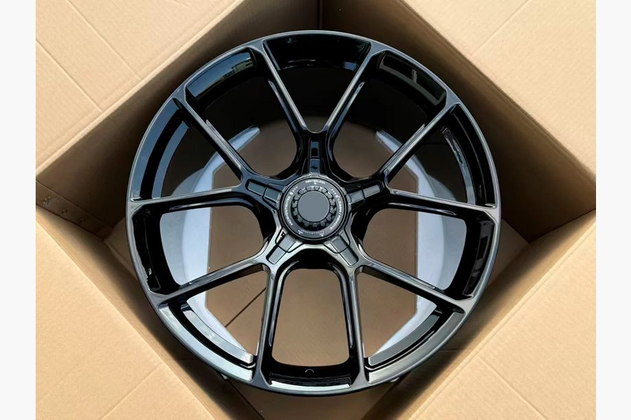 Porsche 911 (992) 2018– Kute felgi OEM R20 R21 V30 (Zestaw 4 szt.) Image