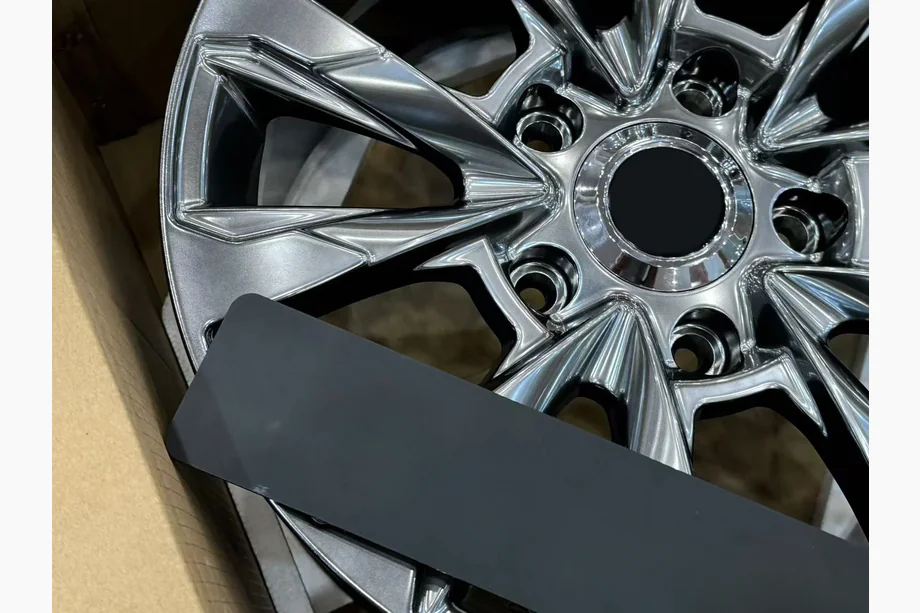 Toyota Land Cruiser 200 2007-2021 Kute felgi OEM R18 (zestaw 4 szt.) Zdjęcia 7