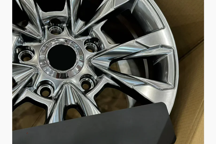 Toyota Land Cruiser 200 2007-2021 Kute felgi OEM R18 (zestaw 4 szt.) Zdjęcia 8