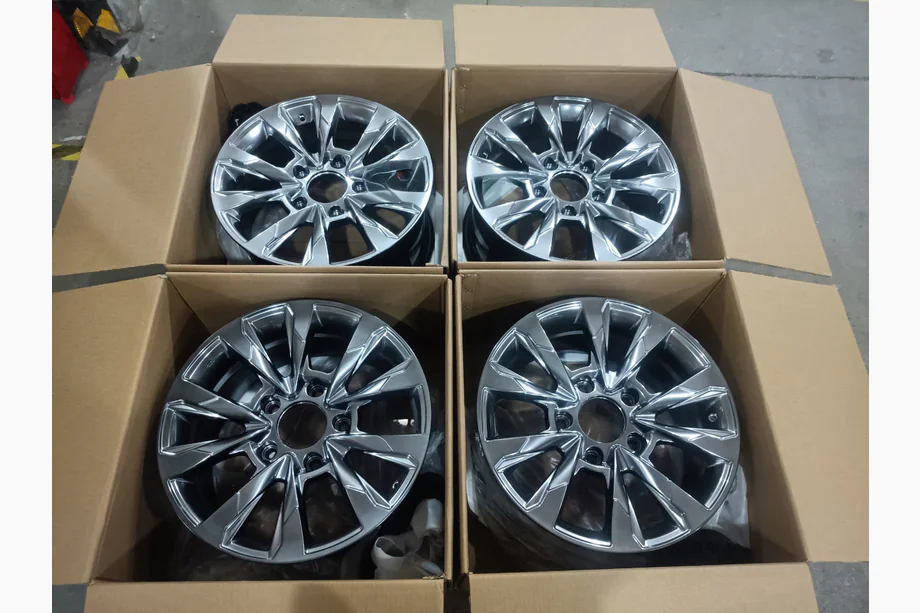 Toyota Land Cruiser 200 2007-2021 Kute felgi OEM R18 (zestaw 4 szt.) Zdjęcia 6