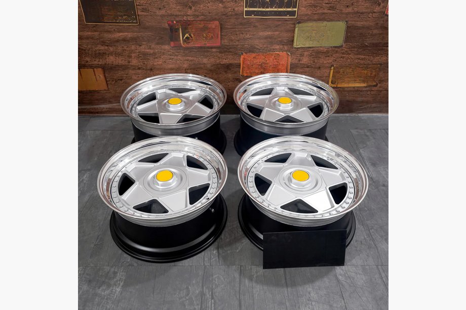 Ferrari F8 Kute felgi OEM R18 R19 (Zestaw 4 szt.) Zdjęcia 3