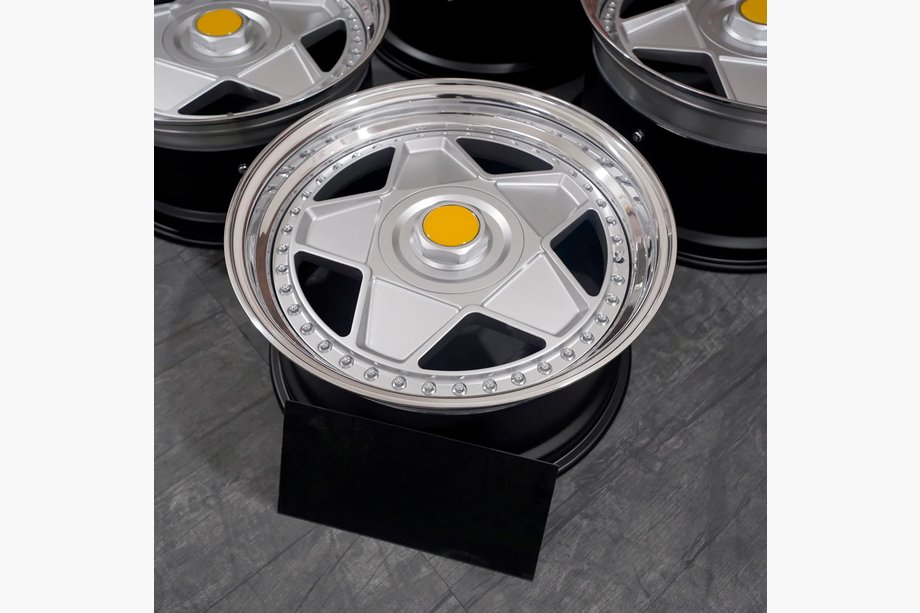Ferrari F8 Kute felgi OEM R18 R19 (Zestaw 4 szt.) Zdjęcia 1