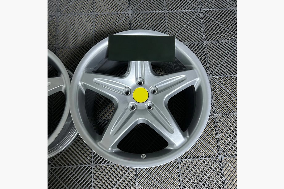 Ferrari 348 Kute felgi OEM R18 (zestaw 4 szt.) Image