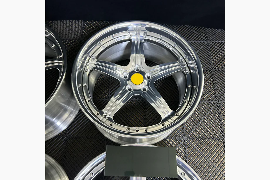 Ferrari 550 Kute felgi OEM R19 (Zestaw 4 szt.) Image
