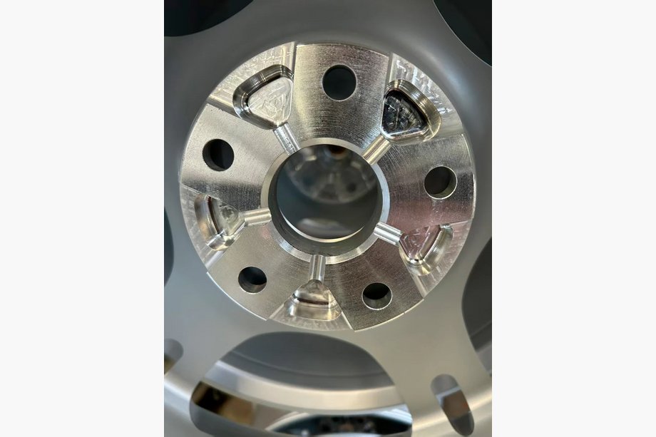 McLaren Artura Kute felgi OEM R19 R20 (Zestaw 4 szt.) Zdjęcia 4