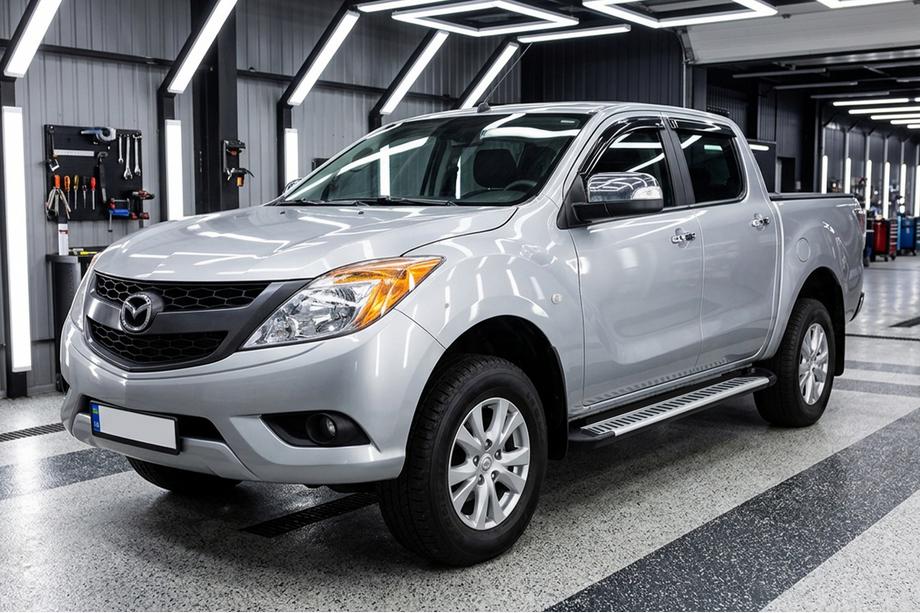 Mazda BT-50 2012- Progi Boczne Line (2 szt., Aluminium) Image