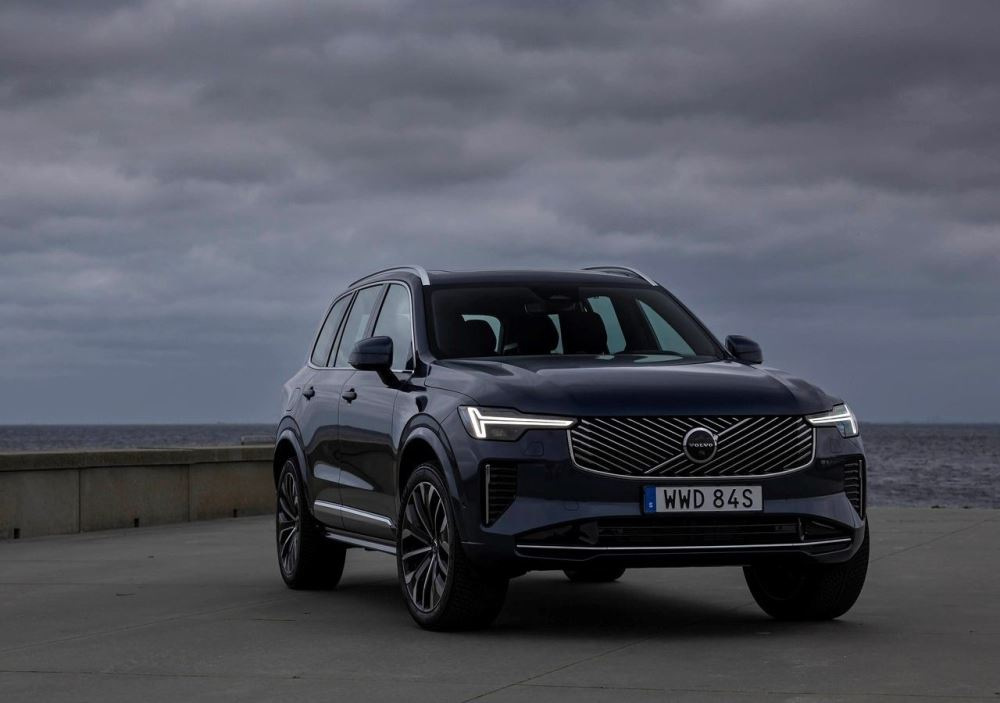Volvo XC90 II (2024): Luksusowy rodzinny SUV z technologią hybrydową