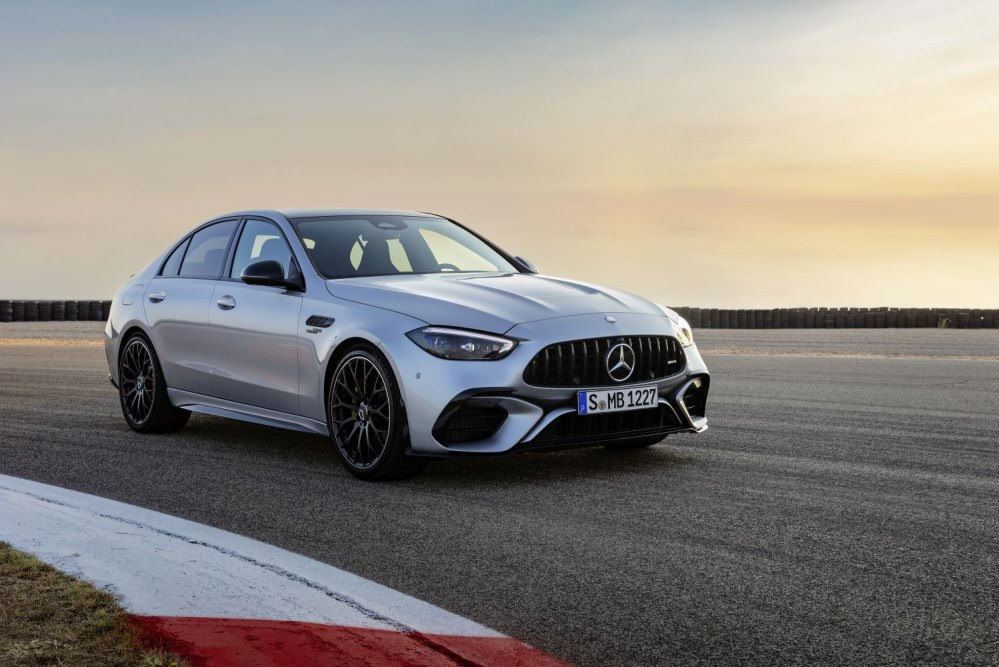 Test Mercedes-Benz C-Class AMG C 63 SE Performance (W206): dynamiczny hybrydowy plug-in w segmencie premium