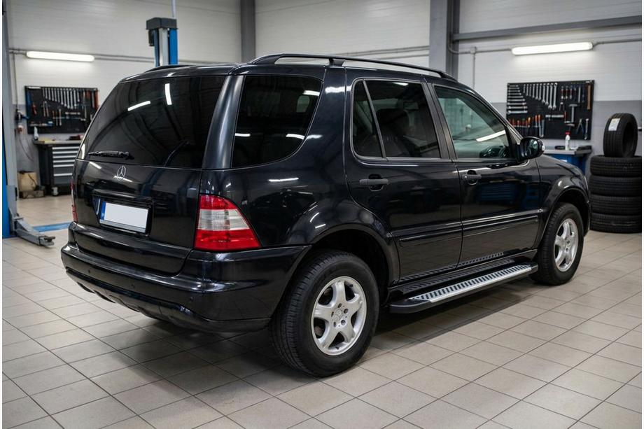 Mercedes ML W163 1997-2005 Progi Boczne Line (2 szt., Aluminium) Image