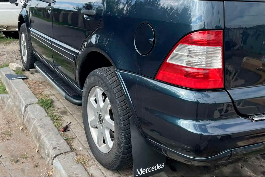 Mercedes ML W163 1997-2005 Progi Boczné Duru (2 szt., Aluminium) Image