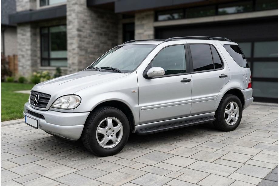 Mercedes ML W163 1997-2005 Progi Boczné Bosphorus Black (2 szt., Aluminium) Image