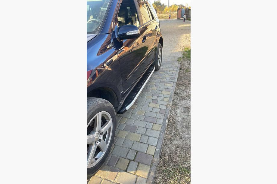 Mercedes ML W164 2005-2011 Progi Boczné Fullmond (2 szt., Aluminium) Image