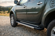 Mitsubishi L200 2006-2015 Progi Boczné RedLine V1 (2 szt., Aluminium) zdjęcia 1