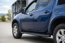 Mitsubishi L200 2006-2015 Progi Boczné Bosphorus Black (2 szt., Aluminium) zdjęcia 1