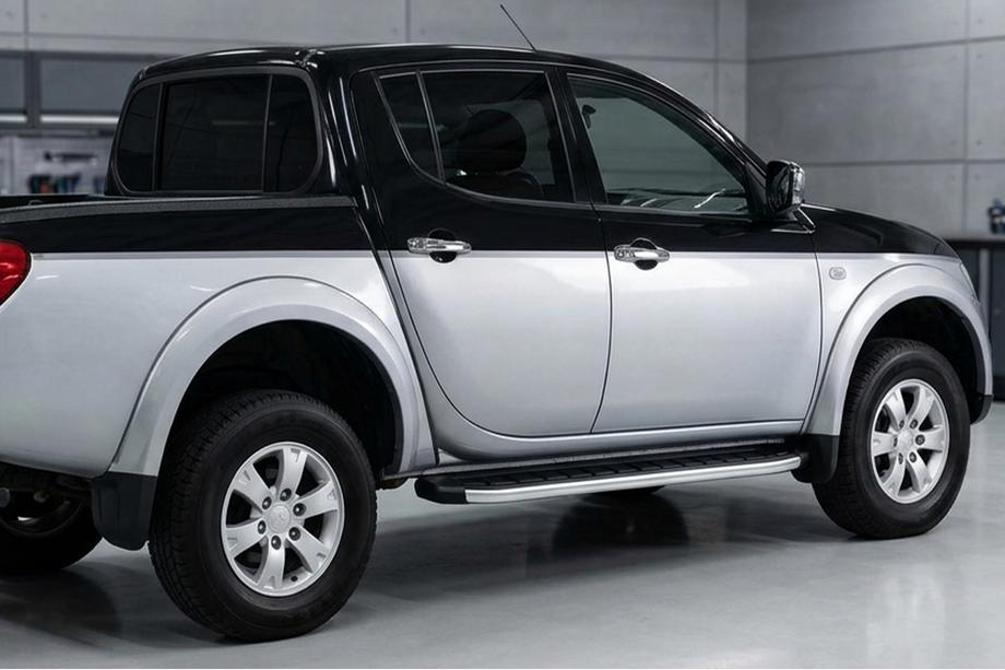 Mitsubishi L200 2006-2015 Progi Boczné Fullmond (2 szt., Aluminium) Image