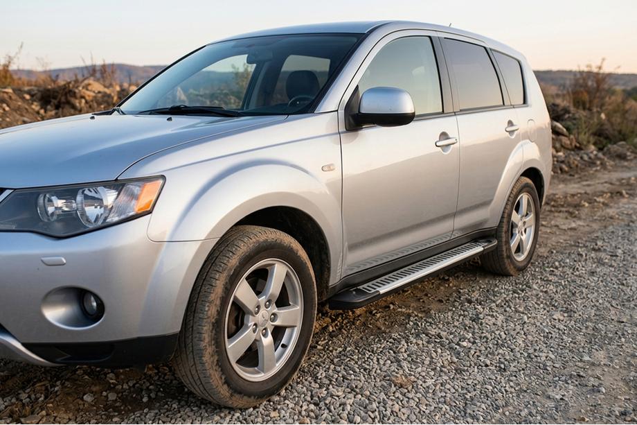 Mitsubishi Outlander 2006-2012 Progi Boczne Line (2 szt., Aluminium) Image