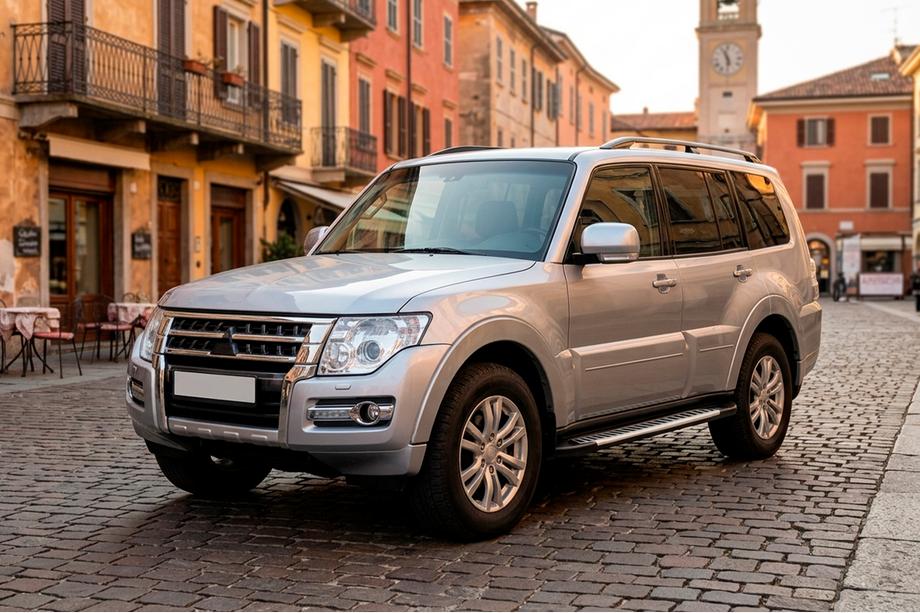 Mitsubishi Pajero Wagon IV 2006-2021 Progi Boczne Line (2 szt., Aluminium) Image