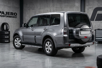Mitsubishi Pajero Wagon IV 2006-2021 Progi Boczne Maydos V1 (2 szt., Aluminium i Stal Nierdzewna) zdjęcia 1