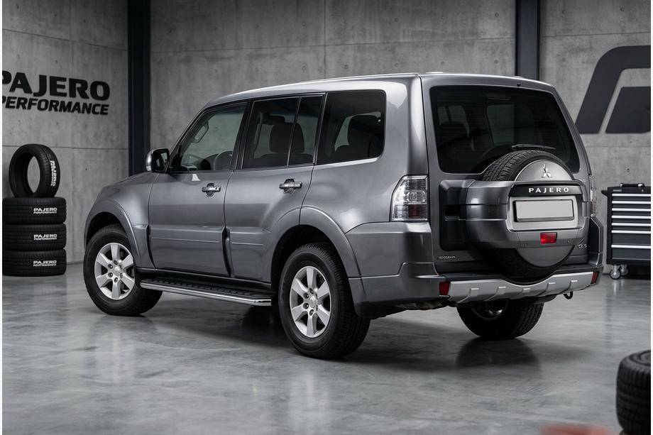 Mitsubishi Pajero Wagon IV 2006-2021 Progi Boczne Maydos V1 (2 szt., Aluminium i Stal Nierdzewna) Image