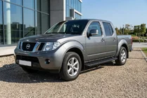 Nissan Navara 2006-2015 Progi Boczné Allmond Black (2 szt., Aluminium) zdjęcia 1