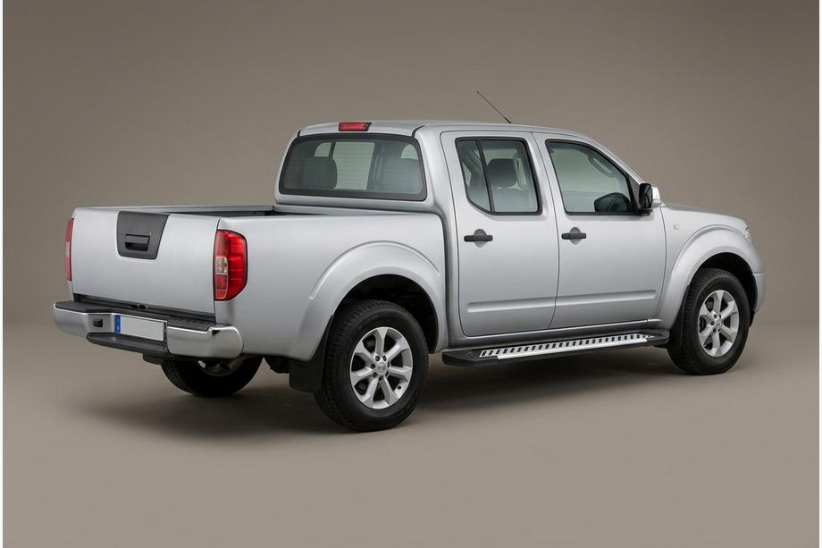 Nissan Navara 2006-2015 Progi Boczne Line (2 szt., Aluminium) Image