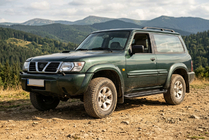 Nissan Patrol Y61 1997-2011 Progi Boczné Allmond Black (2 szt., Aluminium) zdjęcia 1