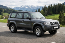 Nissan Patrol Y61 1997-2011 Progi Boczné Bosphorus Black (2 szt., Aluminium) zdjęcia 1