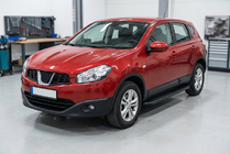 Nissan Qashqai 2010-2014 Progi Boczné Bosphorus Black (2 szt., Aluminium) zdjęcia 1