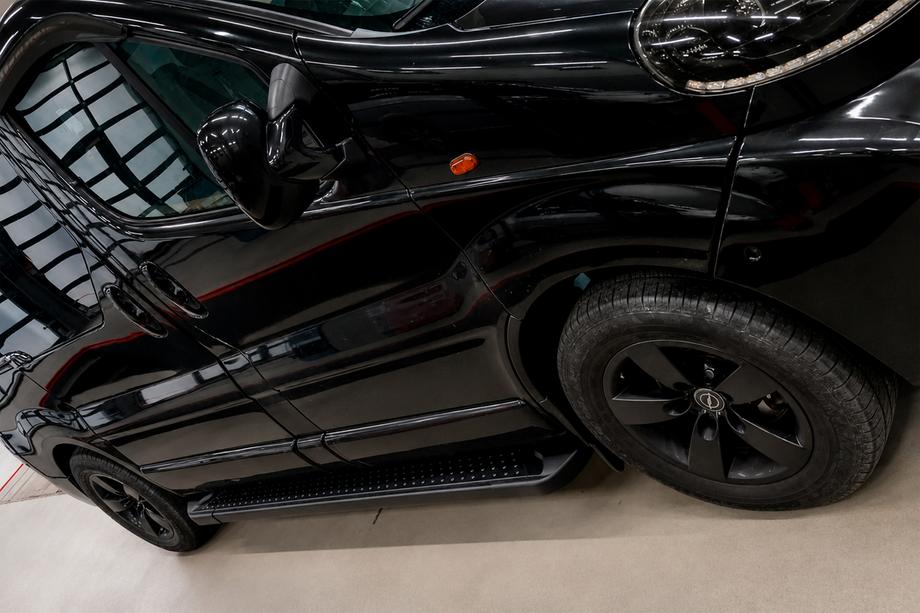 Opel Vivaro 2001–2015 Progi Boczné Allmond Black (2 szt., Aluminium) Krótki Rozstaw Osi Zdjęcia 3