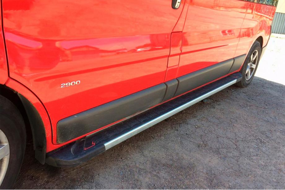 Opel Vivaro 2001–2015 Progi Boczné RedLine V1 (2 szt., Aluminium) Image
