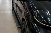 Renault Trafic 2001–2015 Progi Boczné Allmond Black (2 szt., Aluminium) zdjęcia 2