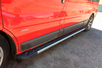 Renault Trafic 2001–2015 Progi Boczné RedLine V1 (2 szt., Aluminium) zdjęcia 1