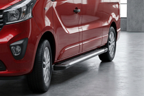Renault Trafic 2001–2015 Progi Boczne Line (2 szt., Aluminium) zdjęcia 1