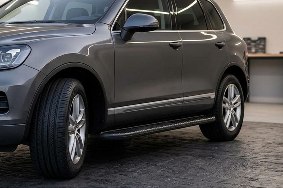 Porsche Cayenne 2003–2010 Progi Boczné Bosphorus Black (2 szt., Aluminium) Image