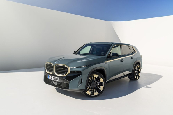 Test wydajnego BMW XM M 50e Plug-in Hybrid
