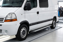 Renault Master 1998-2010 Progi Boczne Line (2 szt., Aluminium) zdjęcia 1