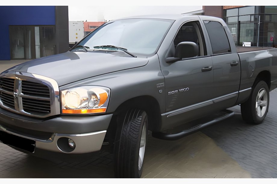 Dodge RAM (DR/DH/D1/DC/DM) 2002–2009 Boczne Rury Kątowe Black (2 szt., Stal Nierdzewna) Image