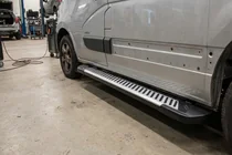 Renault Master 2011-2023 Progi Boczne Line (2 szt., Aluminium) zdjęcia 1