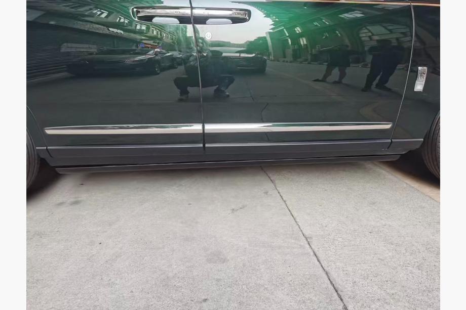 Rolls-Royce Cullinan 2018- Progi Boczné OEM (2 szt) Image