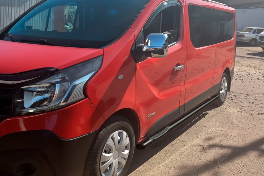 Nissan NV300/Primastar 2016- Rury Boczne BB002 Czarny (2 szt., Stal Nierdzewna) 60 mm, krótki rozstaw osi Zdjęcia 5