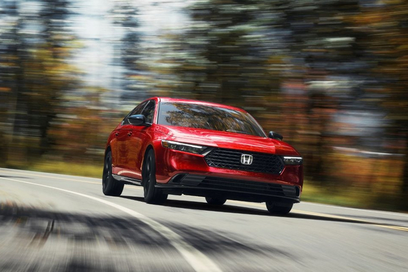 Honda Accord Hybrid – test: wydajny sedan klasy średniej Zdjęcie 2