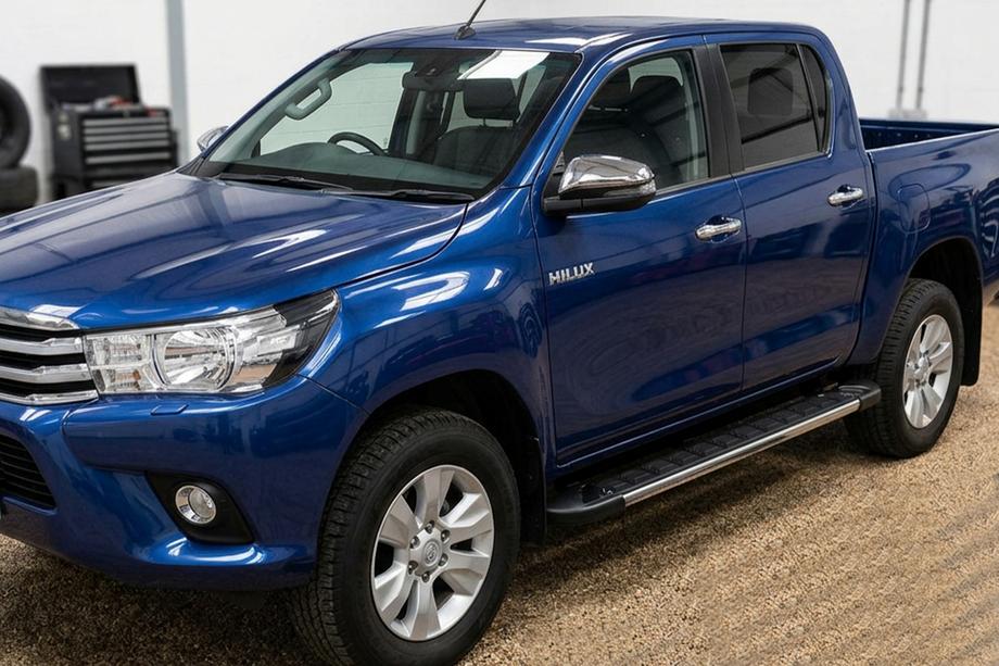Toyota Hilux 2015- Progi Boczné RedLine V1 (2 szt., Aluminium) Image