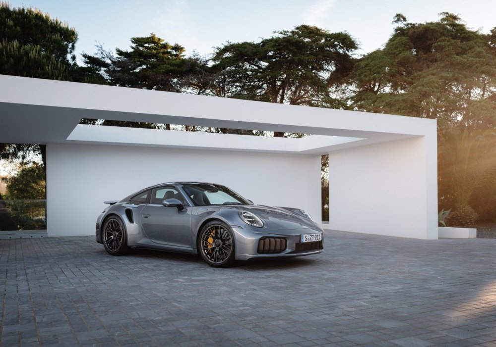 Test Porsche 911 Turbo S T-Hybrid: Najmocniejszy seryjny 911