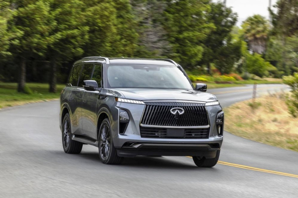 Infiniti QX80 drugiej generacji: Dane techniczne, wyposażenie, zdjęcia