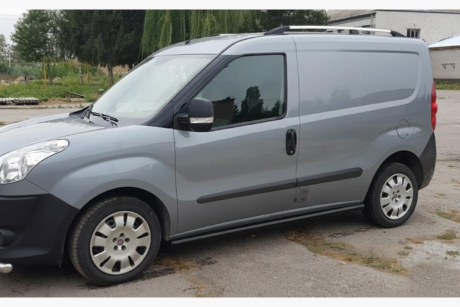Fiat Doblo II 2010-2022 Rury Boczne Black (2 szt., Stal Nierdzewna) 60mm, Maxi Rozstaw osi Zdjęcia 3