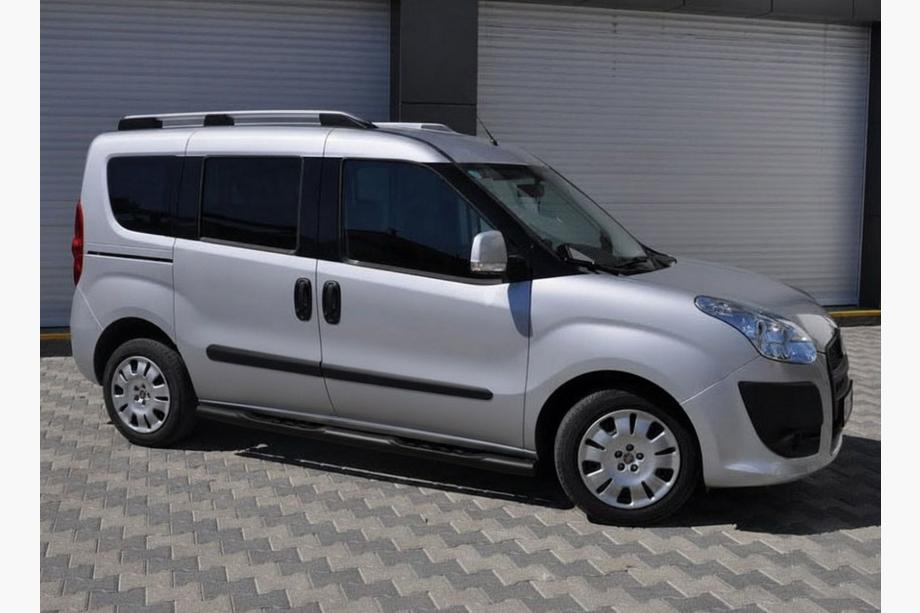 Fiat Doblo II 2010-2022 Rury Boczne Black (2 szt., Stal Nierdzewna) 60mm, Maxi Rozstaw osi Zdjęcia 2