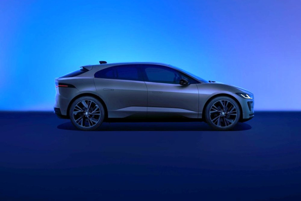 Jaguar I-Pace – test: stylowy elektryczny crossover o osiągach sportowego auta Zdjęcie 2