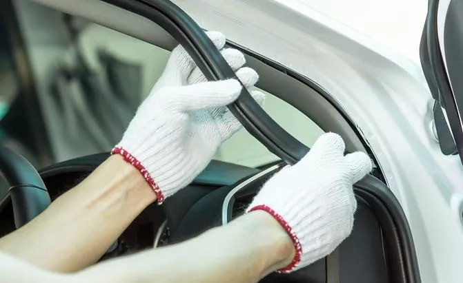 Jak rozpoznać, że czas wymienić uszczelki drzwi samochodu