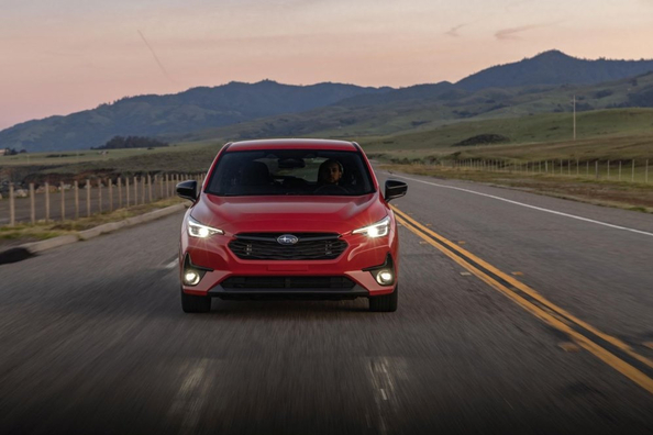 Subaru Impreza RS: Sportowy hatchback z symetrycznym napędem na cztery koła