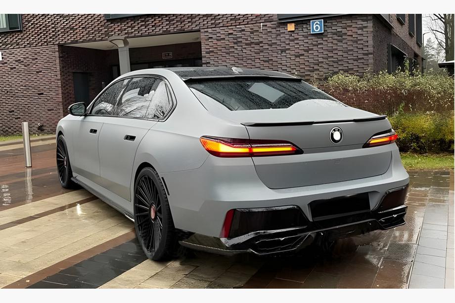 BMW 7 Series G70/G71 2022- Dyfuzor tylny z końcówkami wydechu (do M760, M-Sport i i7 M70) Image